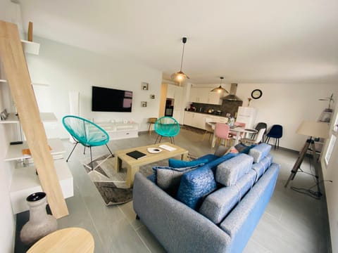 Communal lounge/ TV room