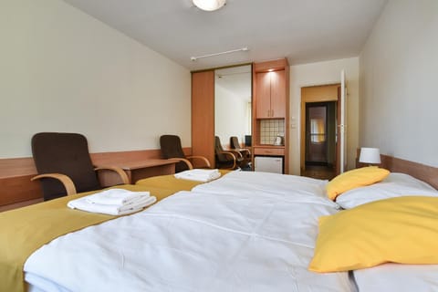 Bed, Kitchen or kitchenette, Photo of the whole room