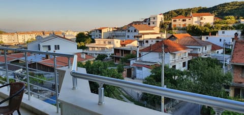 Neighbourhood, View (from property/room), Balcony/Terrace, City view, Street view