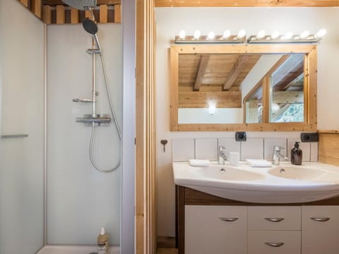 Shower, Bathroom, towels