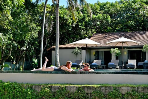 Property building, Day, People, Garden, Garden view, Swimming pool