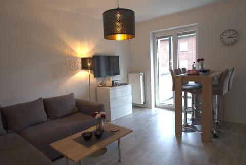 TV and multimedia, Kitchen or kitchenette, Living room, Seating area, Dining area