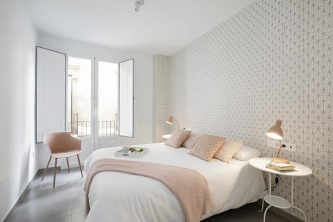 Photo of the whole room, Bedroom