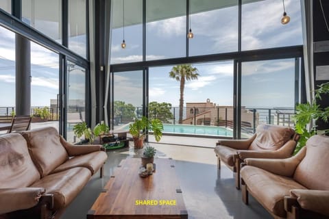 Communal lounge/ TV room