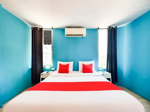Bed, Photo of the whole room, Bedroom, air conditioner