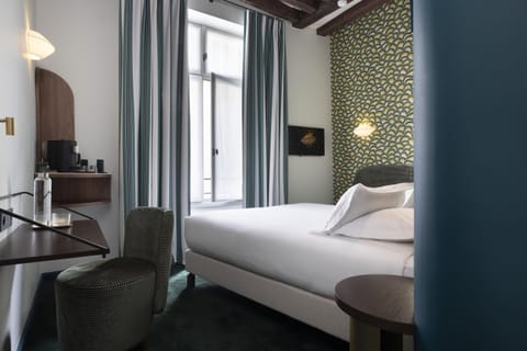Bed, TV and multimedia, Photo of the whole room, Seating area, Bedroom
