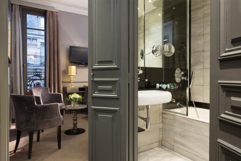 Photo of the whole room, Decorative detail, Bedroom