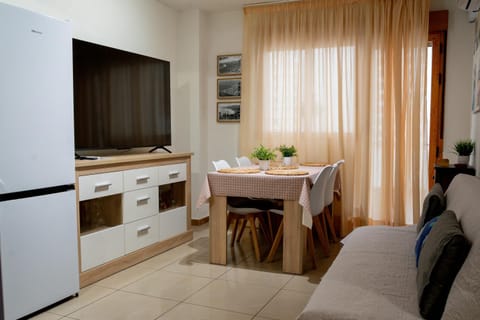 TV and multimedia, Seating area, Dining area