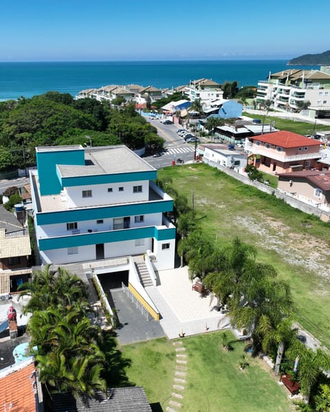 Property building, Neighbourhood, Natural landscape, Bird's eye view, City view, Sea view, Street view, Location, Parking
