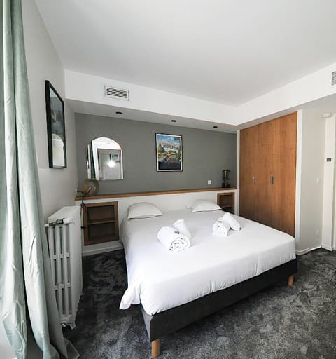 Bed, Photo of the whole room, Bedroom, towels, wardrobe