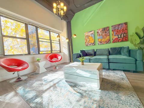 Ideal 3BR Business or Leisure Rental in Chicago Fully Stocked Kitchen & Fast Internet with Optional Parking Near Soldier Field, Grant Park & McCormick Place Apartment in South Loop