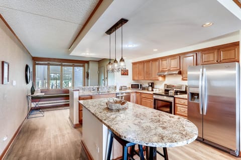 Spacious And Modern 2Br Premier- The Pines- Kids Ski Free Condo Apartment in Keystone