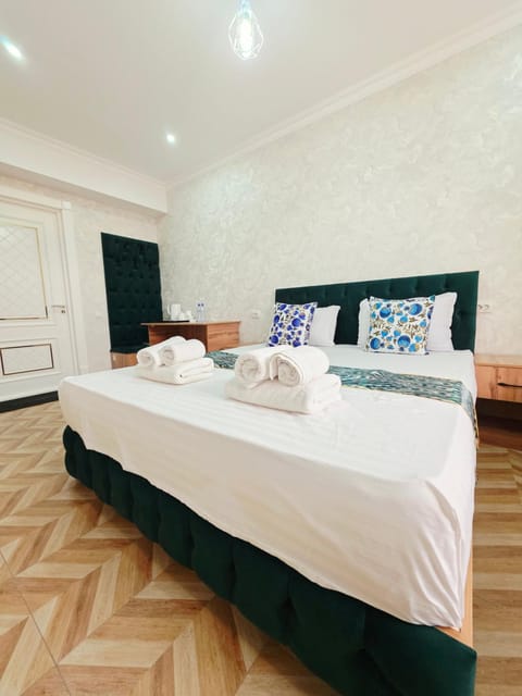 Bed, Photo of the whole room, wardrobe