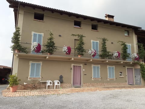 La Casa di Roby-1 appartamento la morra con piscina Apartment in La Morra