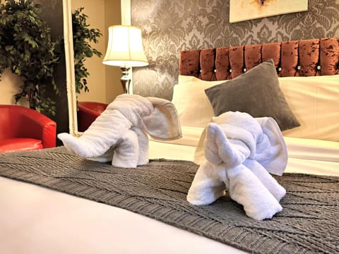 Shower, Hot Tub, Hot Tub, View (from property/room), Bedroom, towels