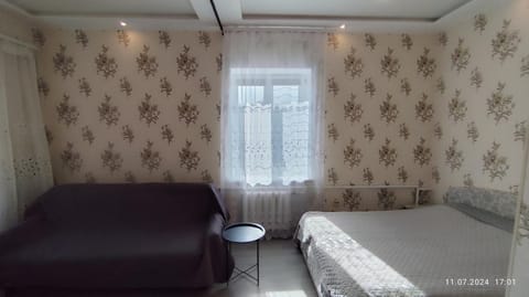 Bed, Photo of the whole room, Seating area, Bedroom