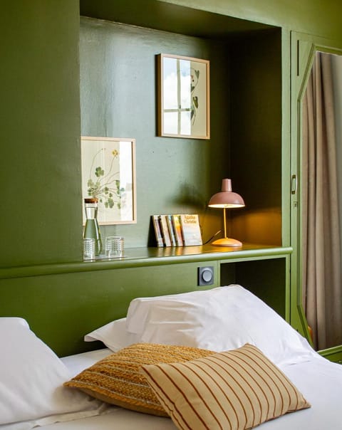 Bed, Photo of the whole room, Decorative detail, Bedroom