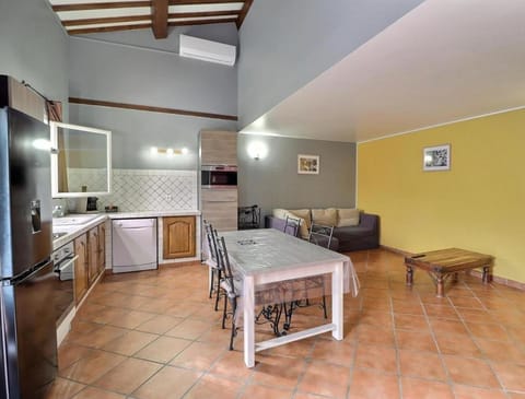 Living room, Dining area, oven, stove