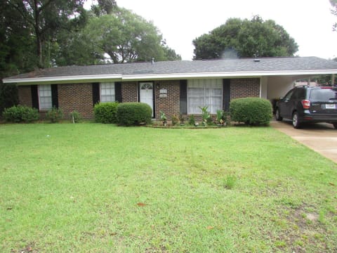 A Touch of Madagascar in Fort Walton Beach with HEATING POOL House in Fort Walton Beach