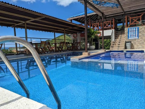 Restaurant/places to eat, Swimming pool