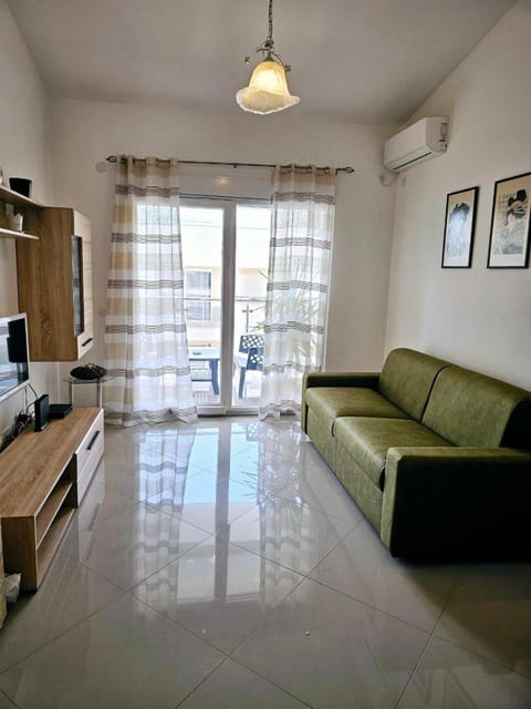 TV and multimedia, Living room, Photo of the whole room, air conditioner