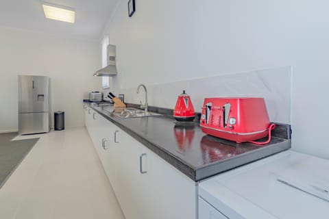 4 Bedroom House - Hobart CBD - Free Parking - Free WIFI House in Hobart