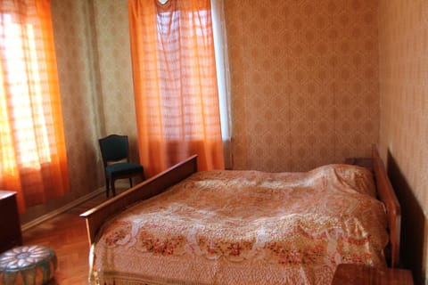 Bedroom, City view, Family