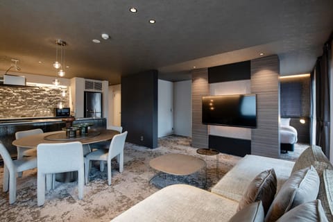 TV and multimedia, Kitchen or kitchenette, Living room, Seating area, Dining area