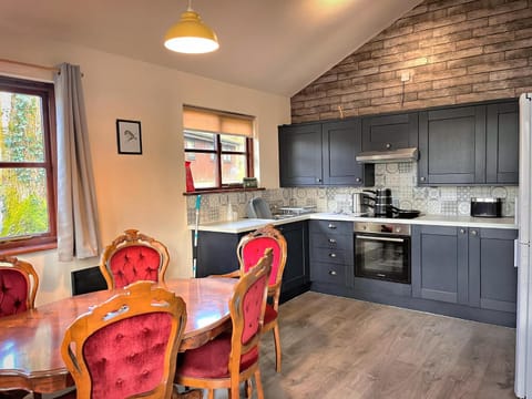 Kitchen or kitchenette, Dining area, oven, pet friendly, stove, toaster