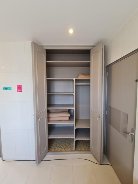 Bathroom, Bedroom, wardrobe