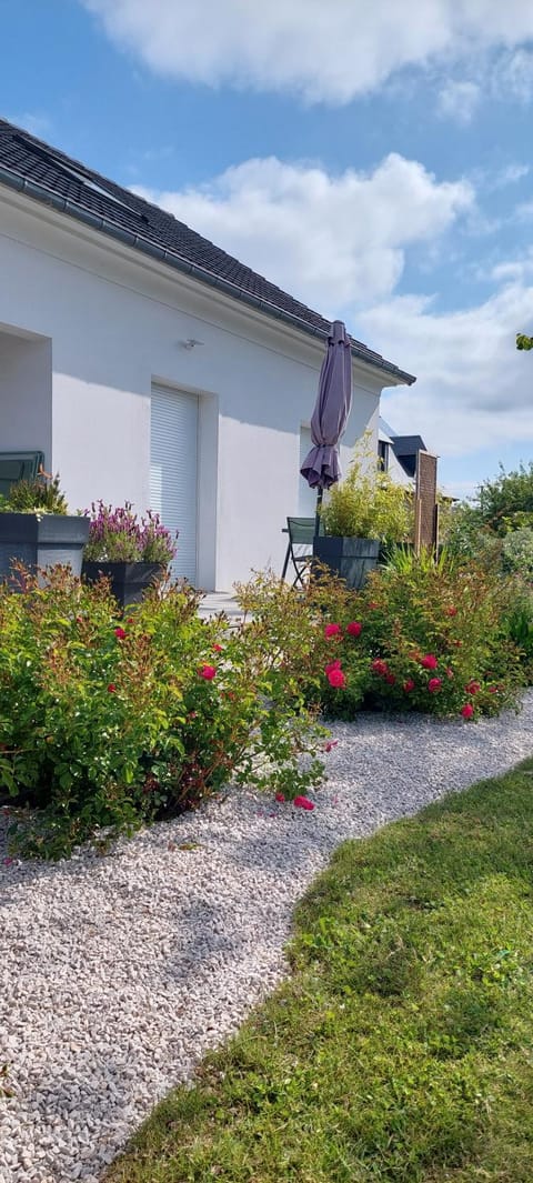 CHAMBRE AVEC SUITE DE 26 M2 Bed and Breakfast in Saint-Pair-sur-Mer