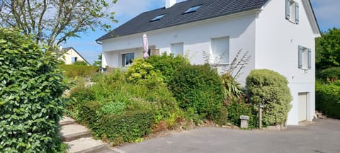 CHAMBRE AVEC SUITE DE 26 M2 Bed and Breakfast in Saint-Pair-sur-Mer