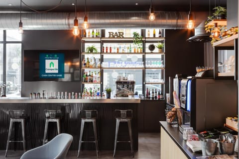 Lounge or bar, Food and drinks, Drinks