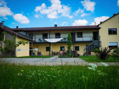 Property building, Spring, Day, Garden, Balcony/Terrace, Garden view