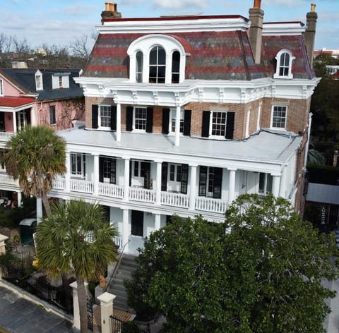 Facade/entrance, Bird's eye view