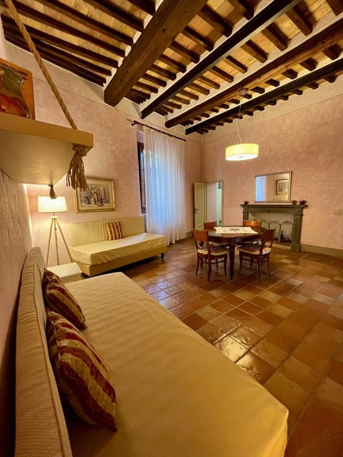 Le Ginestre Apartment in San Gimignano
