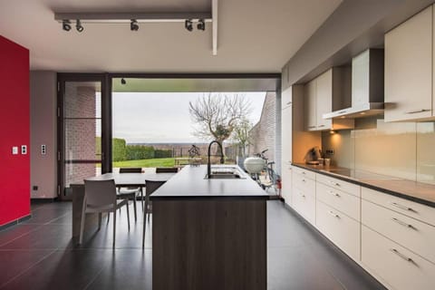 Coffee/tea facilities, Kitchen or kitchenette, Photo of the whole room, Dining area