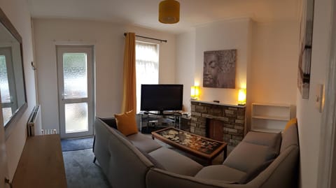 Stylish living with considered workspace Apartment in Norwich