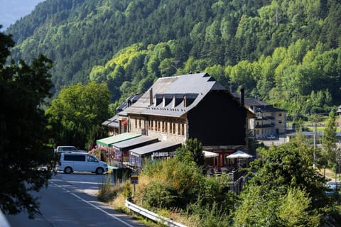 Natural landscape, Mountain view, River view, Sunset, Parking, heating, towels, wardrobe