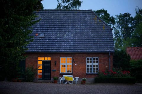 Property building, Facade/entrance, Garden