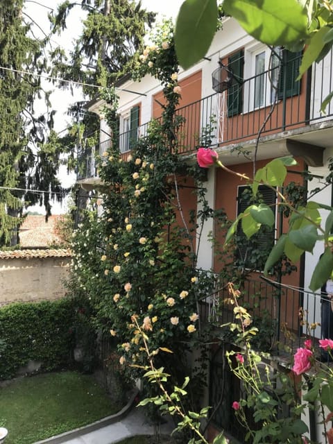 Facade/entrance, Balcony/Terrace