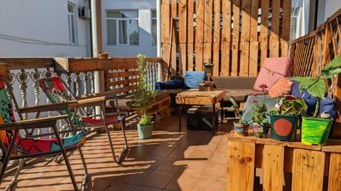 On-site shops, Balcony/Terrace