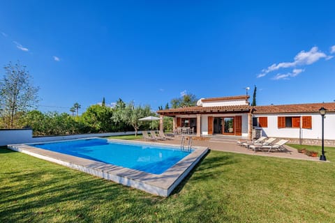 Property building, Garden, Garden view, Pool view, Swimming pool, sunbed