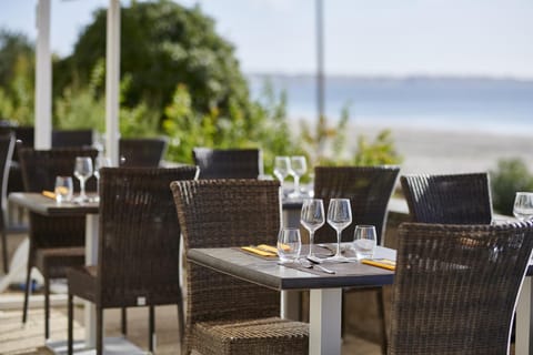 Patio, Dining area, Lunch, Dinner