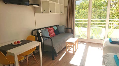 7 min Walk Metro Line 1-Charras La Defense Apartment in Puteaux