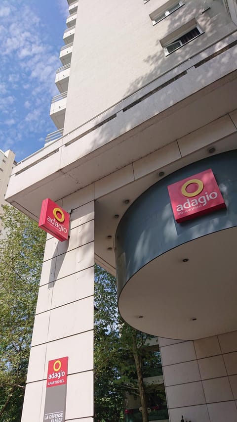 7 min Walk Metro Line 1-Charras La Defense Apartment in Puteaux