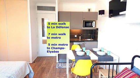 7 min Walk Metro Line 1-Charras La Defense Apartment in Puteaux