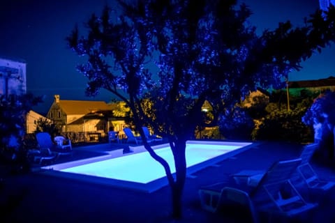 Swimming pool, Swimming pool