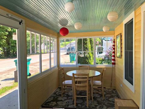 UP Cottage House in Saint Ignace