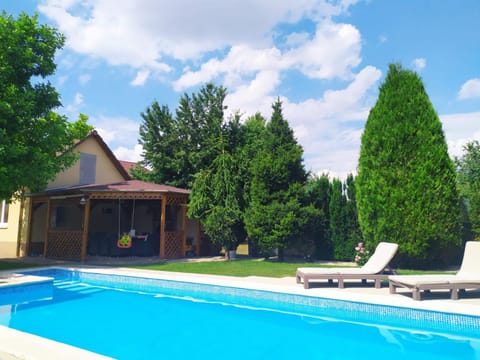 Swimming pool, Swimming pool